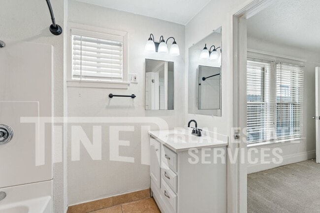 Building Photo - 1508 E Street-