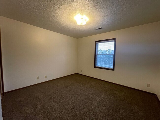 Building Photo - 1606-7
