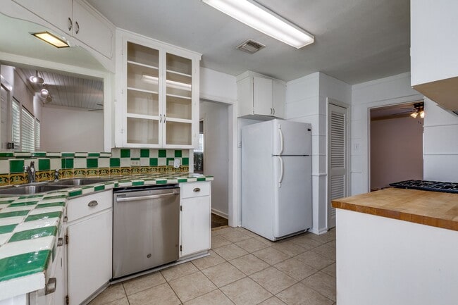 Building Photo - 2-BEDROOM TERRELL HEIGHTS COTTAGE