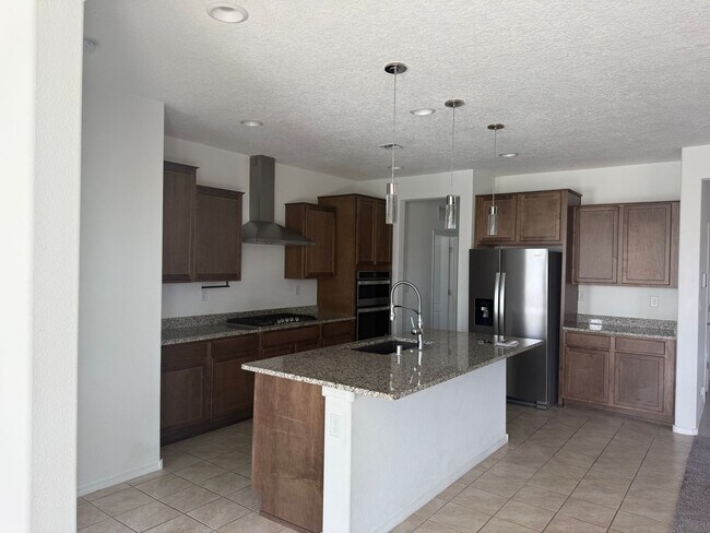 Building Photo - NW Home