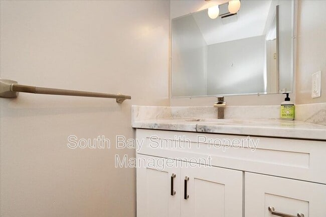 Building Photo - 122 S Guadalupe Ave