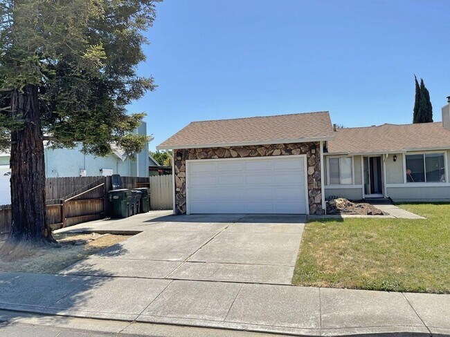 Primary Photo - 3 Bedroom 2 Bath w/ Spa Room Suisun *Star ...