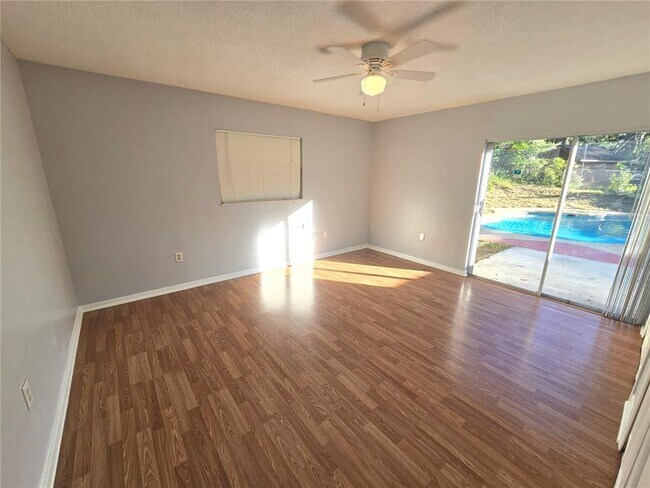 Building Photo - 6117 Shadow Wood Ct