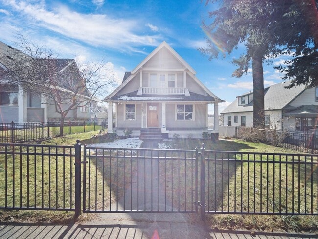 Building Photo - 4 Bed, 2 Bath Long Term Rental in GU District