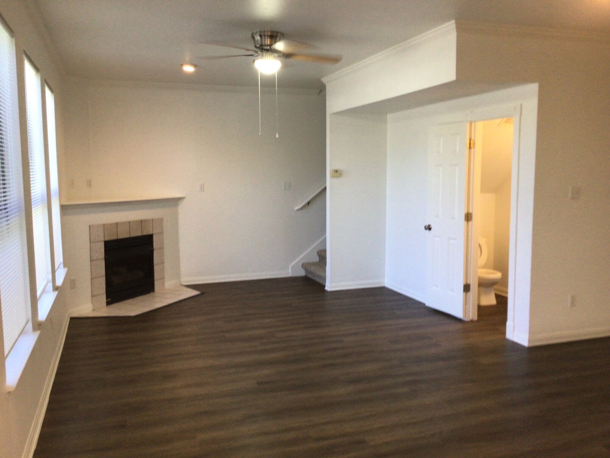 Nine foot ceilings - 2913 Whisper Oaks Ln