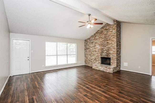 Building Photo - 17927 Lake Manor Dr