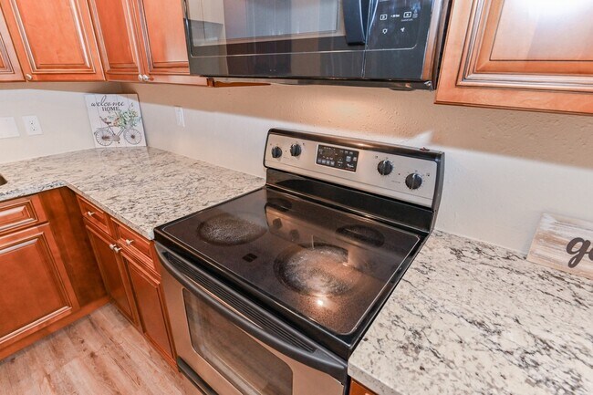 Building Photo - 3 BEDROOM HOUSE FOR LEASE