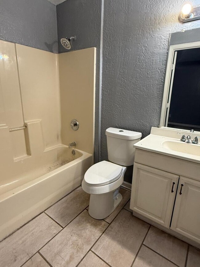 Building Photo - 202 Fir Dale