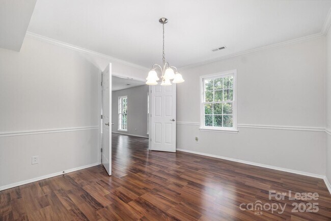 Building Photo - 701 McNabb Ct