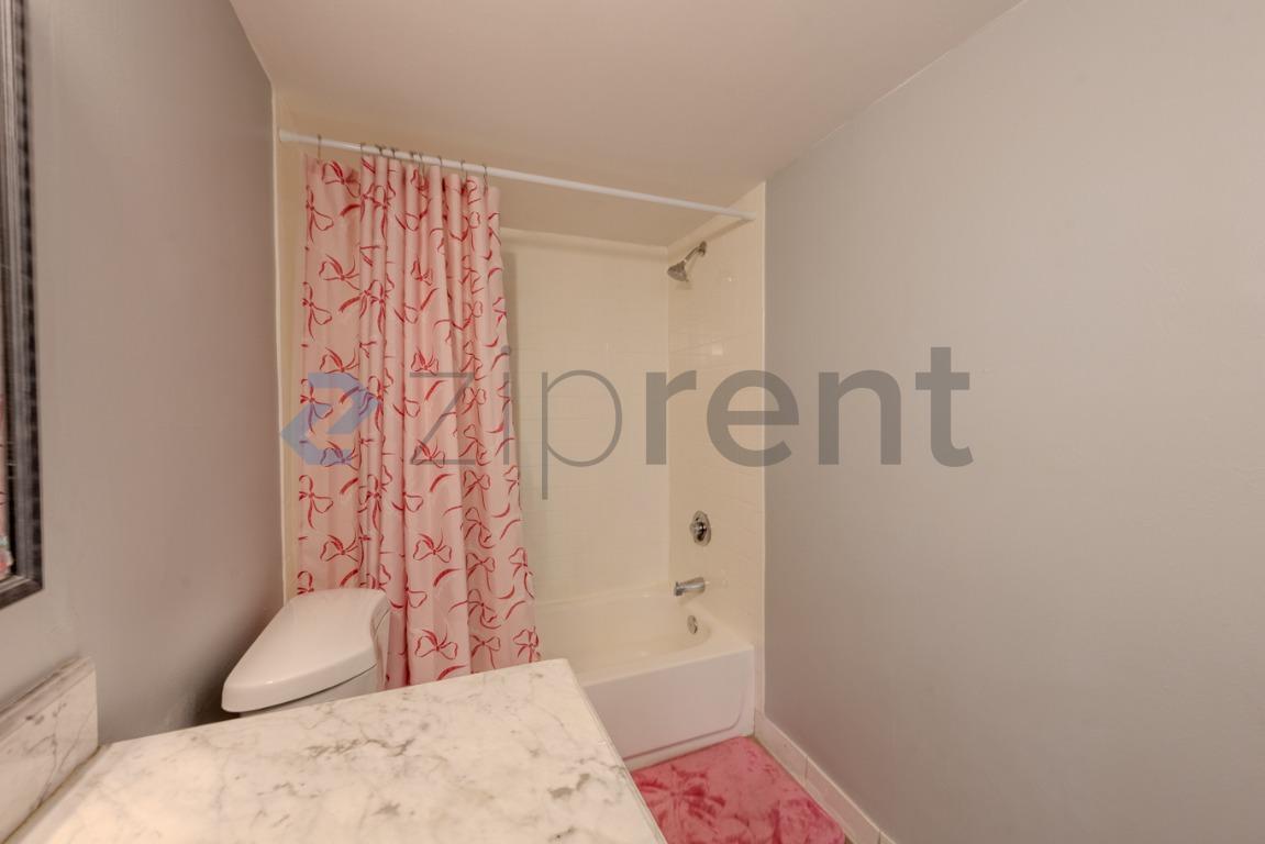 Building Photo - Unit 505