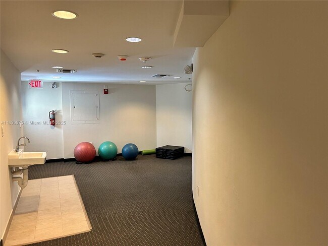 Building Photo - 5600 Collins Ave