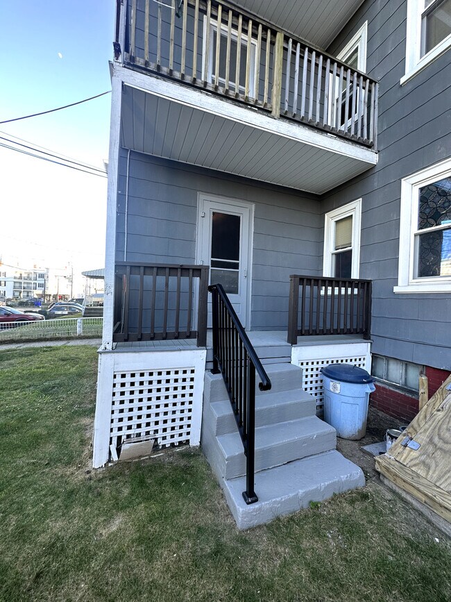 Building Photo - 569 Rimmon St