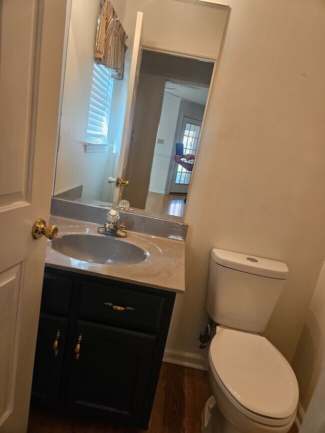 Building Photo - Available Now! MOVE IN SPECIAL HALF OFF FI...