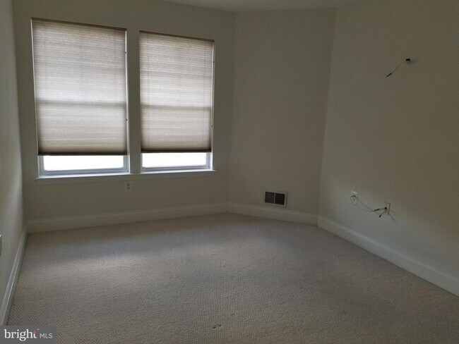 Building Photo - 12824 Clarksburg Square Rd