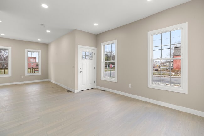 Building Photo - 324 East Bethune Street