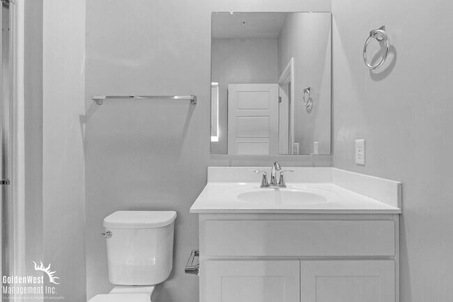 Building Photo - Modern 2Bdm 2.5Ba Home in Central Phoenix!