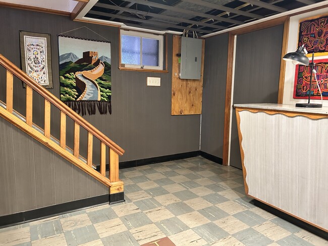 Building Photo - 248 Mansion St