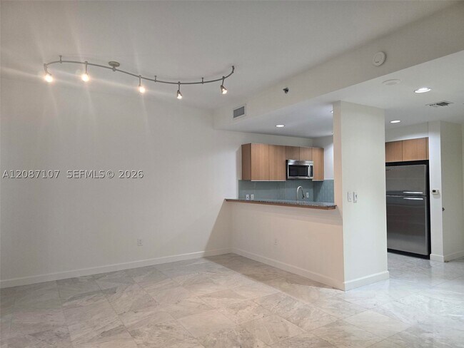 Building Photo - 1060 Brickell Ave
