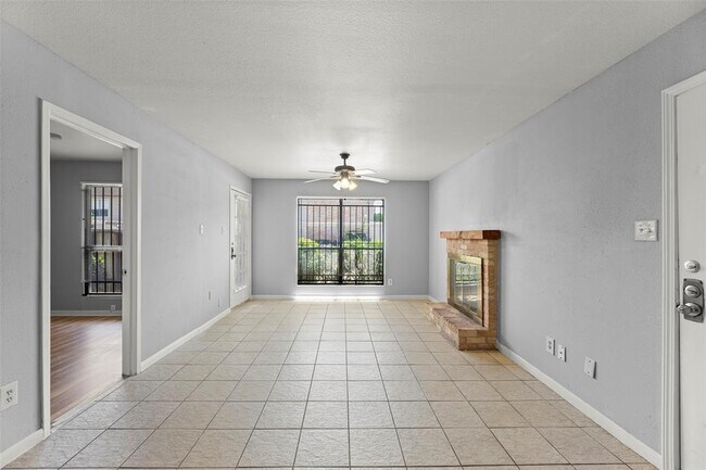 Building Photo - 2100 Wilcrest Dr
