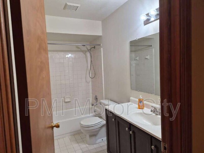 Building Photo - 30512 Oakridge Manor Dr
