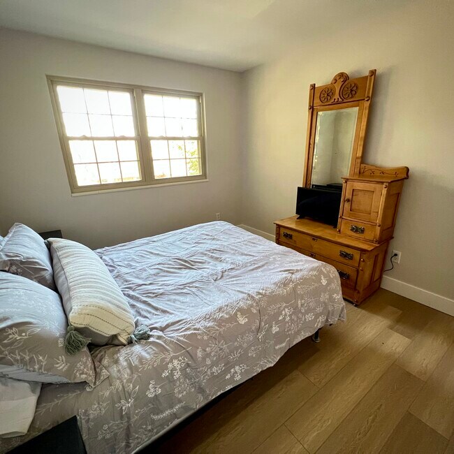 Building Photo - 14372 W Archer Ave