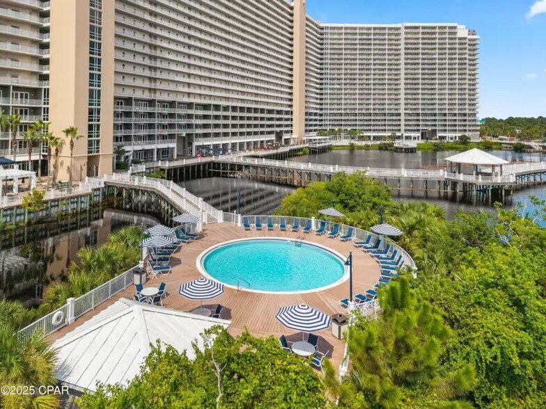 Awesome pool at Laketown Wharf - 9860 S Thomas Dr