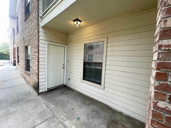 Building Photo - 511 Shiloh Dr