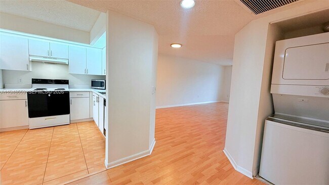 Building Photo - 12651 SW 16th Ct