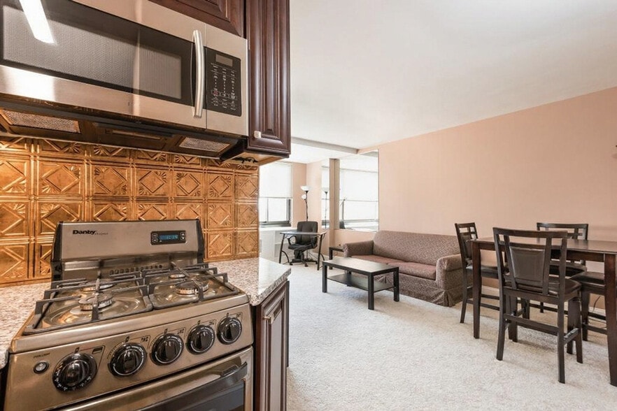 Building Photo - 1011 Arlington Blvd