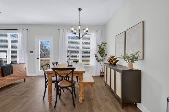 Building Photo - 717 Utley St