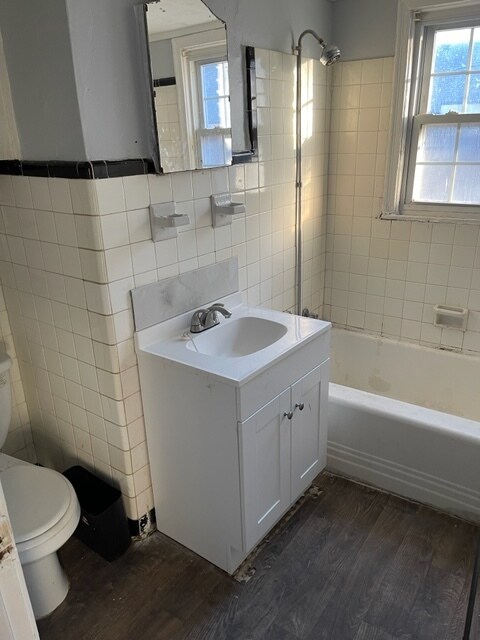 Building Photo - Evolve