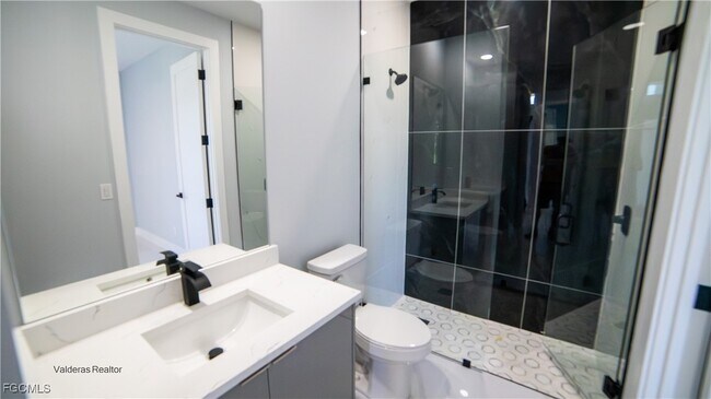 Building Photo - 2401-2403 Matena Ave S