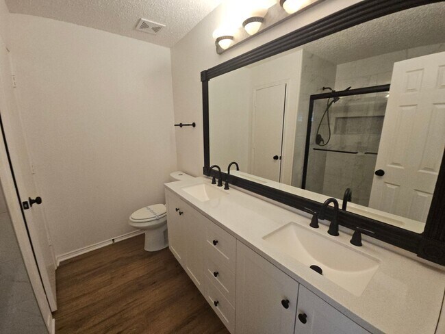 Building Photo - Nice Home in Mansfield ISD