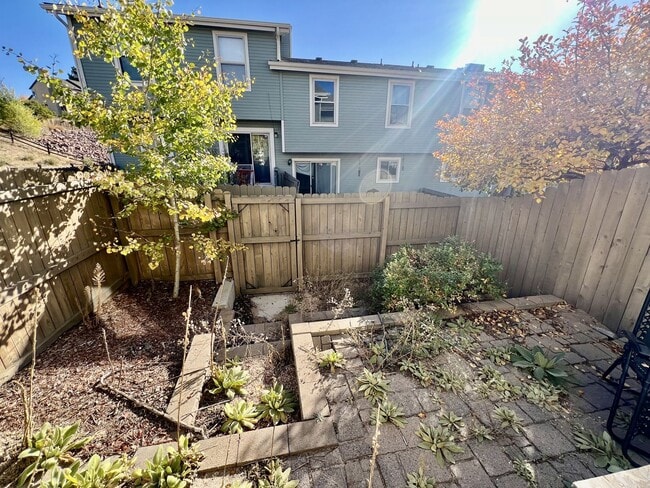 Building Photo - Beautiful townhome available in D20 Briargate!