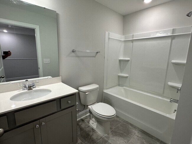 Level 3 bathroom - 579 Forestville Rd