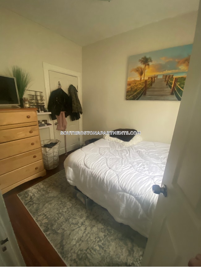 Building Photo - 8 Hart Plz