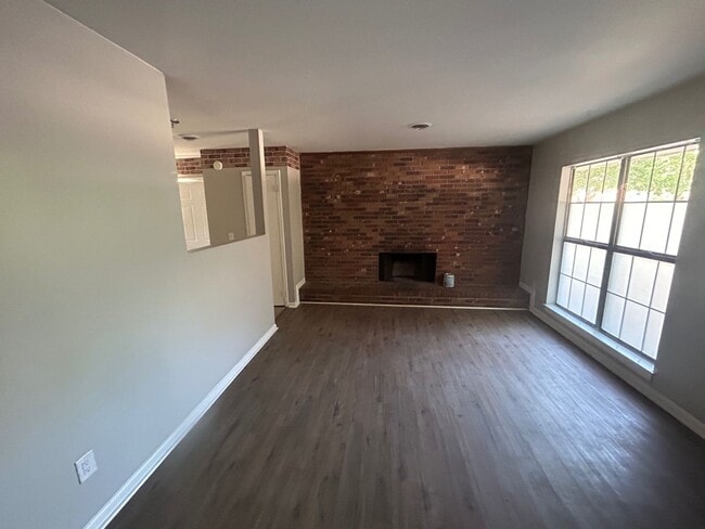 Building Photo - 528 Wessinger St