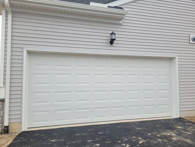 Building Photo - Brand New luxury home! Close to Delaware beaches