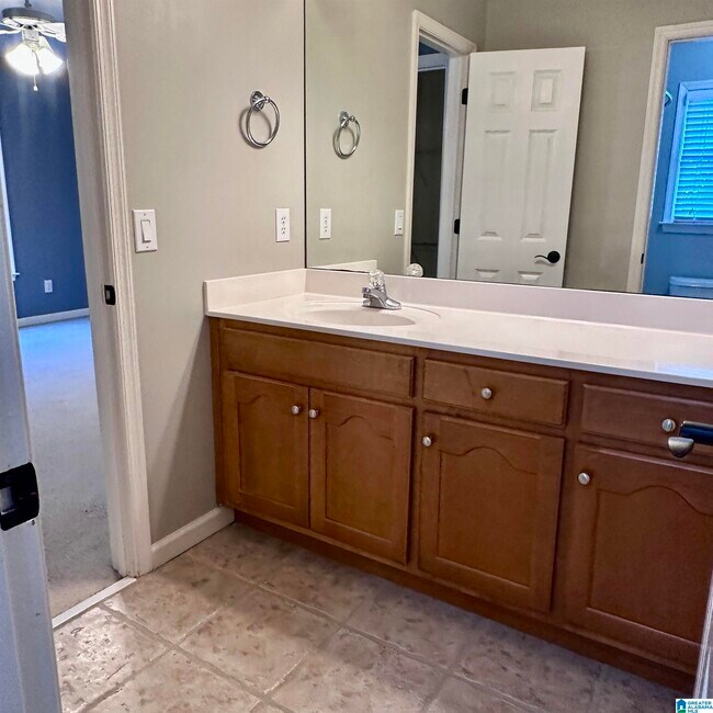 Building Photo - 5982 Valley Way