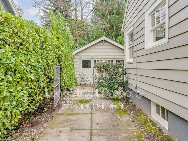 Building Photo - 2230 SE 51st Ave