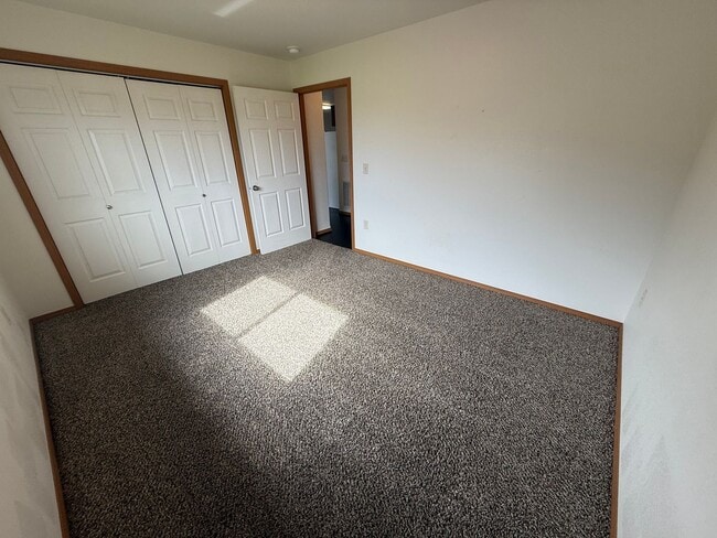 Building Photo - Upper 2 Bed 1 Bath