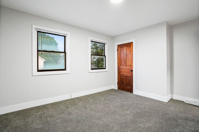Building Photo - Beautiful Home with Large Two-Car Garage -...