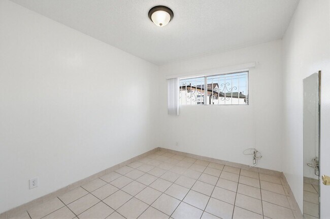 Building Photo - 1224 Normandie Ave