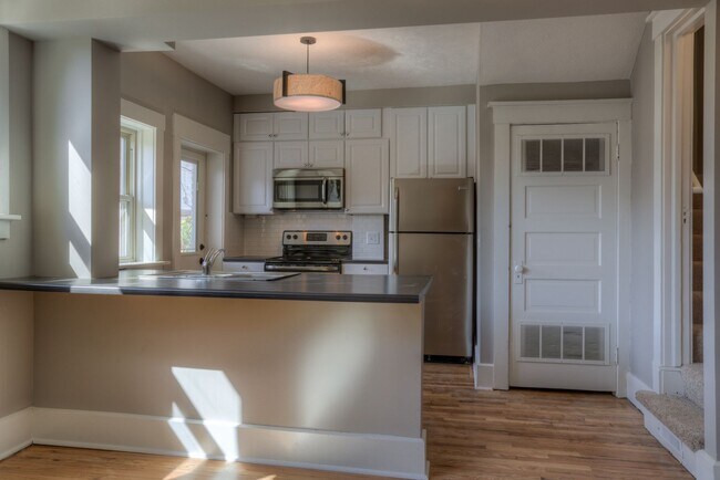 Building Photo - 4-Plex on Farnam