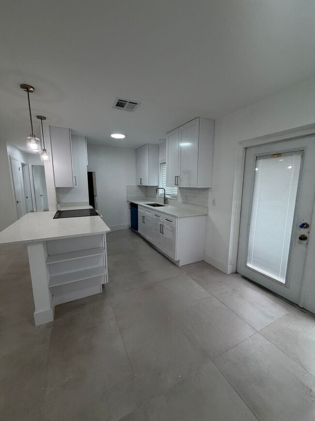 Building Photo - Fully Renovated 3-Bedroom Home with Garage in Orlando