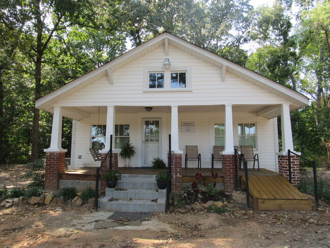 Primary Photo - Cute 2 BR/ 1 BA in North Forsyth!