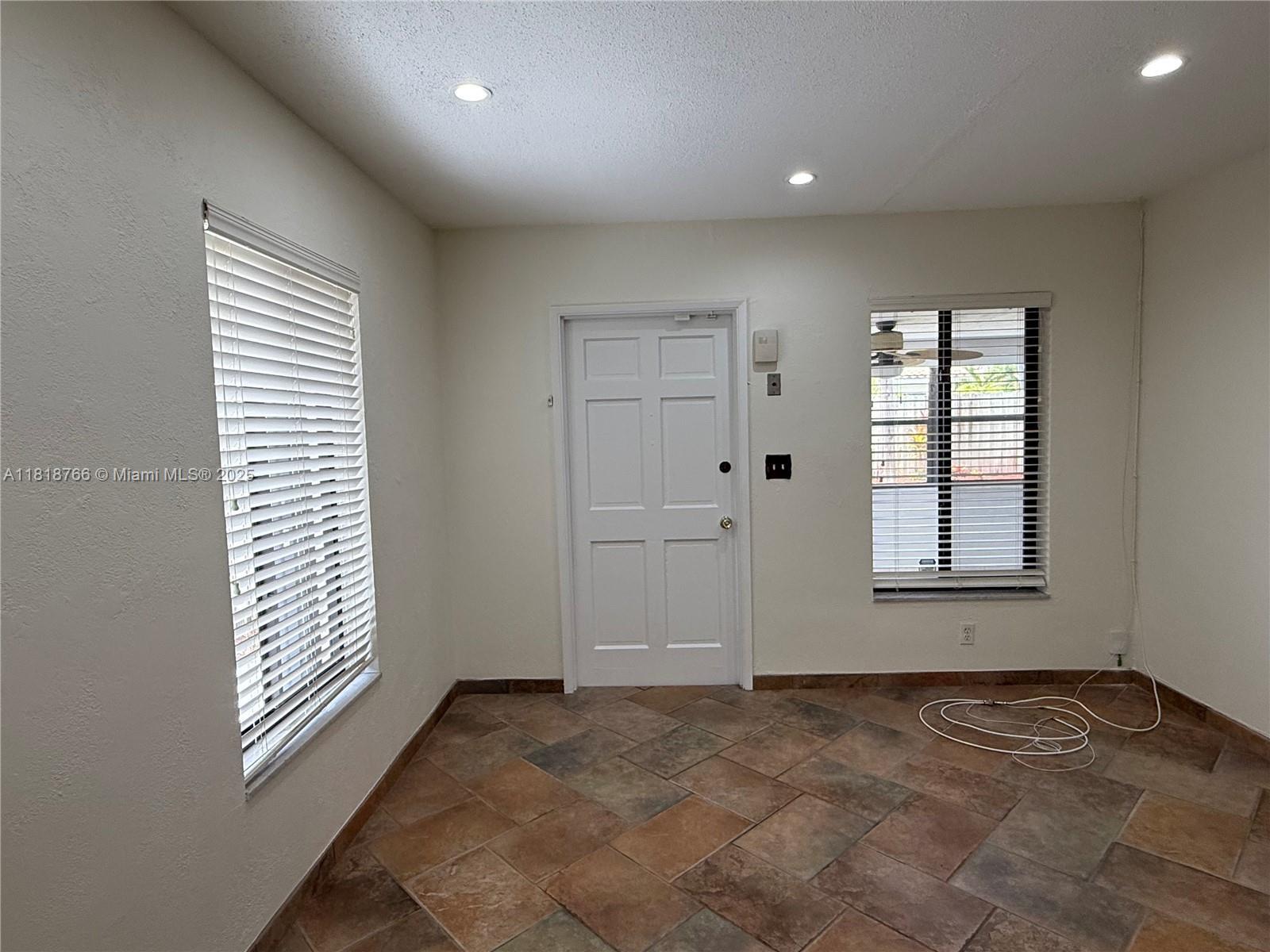 Building Photo - 1721 NE 48th Ct