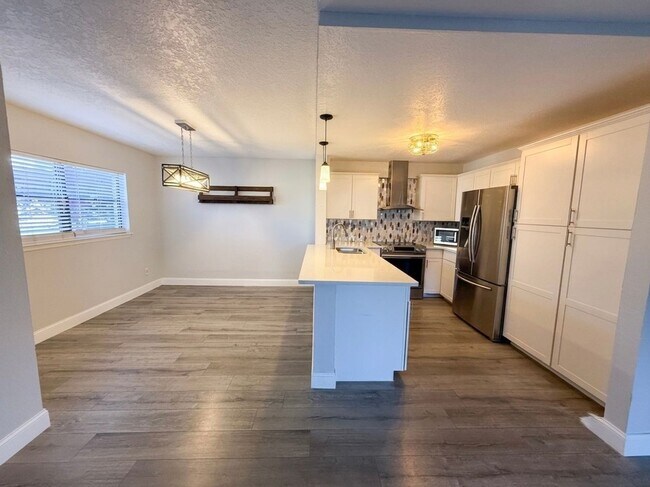 Building Photo - Killarney Bay Condo - 150-5 - Killarney Bay Condo - 150-5