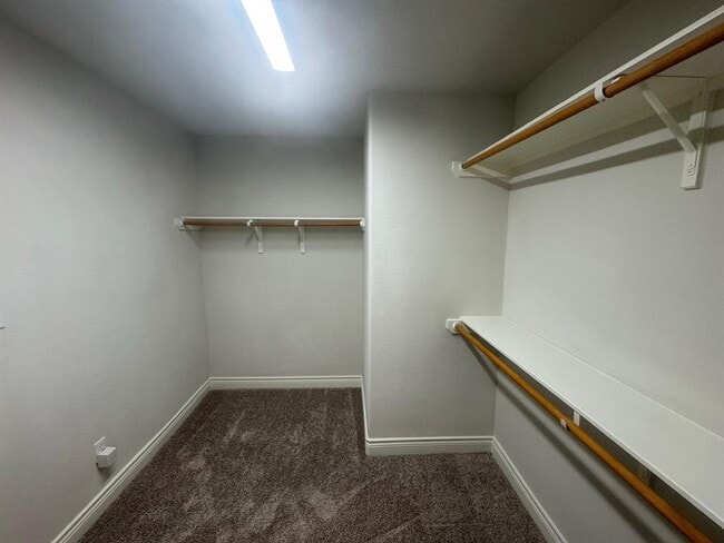 Building Photo - 150 Summer Pointe