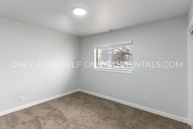 Building Photo - 1855 N 550 W